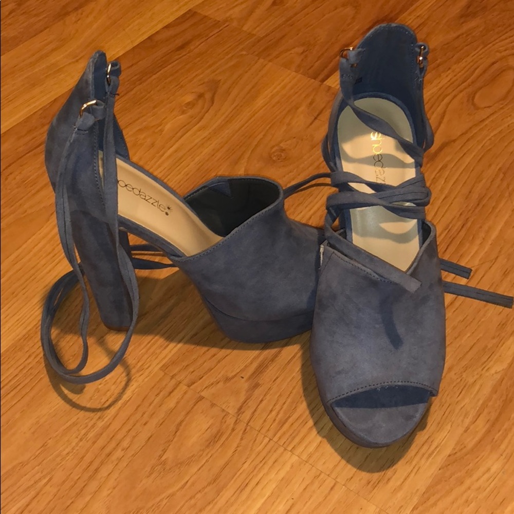 Shoedazzle grey/light blue heels